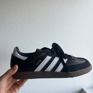 NWT Adidas original black sambas sneakers.